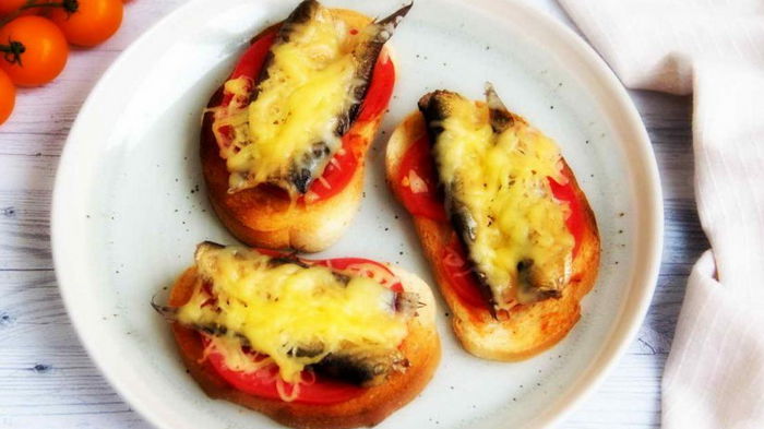 Read more about the article Горячие бутерброды с помидорами и шпротами
