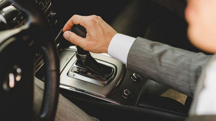 Read more about the article 5 распространенных ошибок водителей, приводящих к быстрой поломке коробки передач