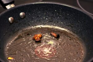 Read more about the article Как очистить сковороду от жировых отложений?